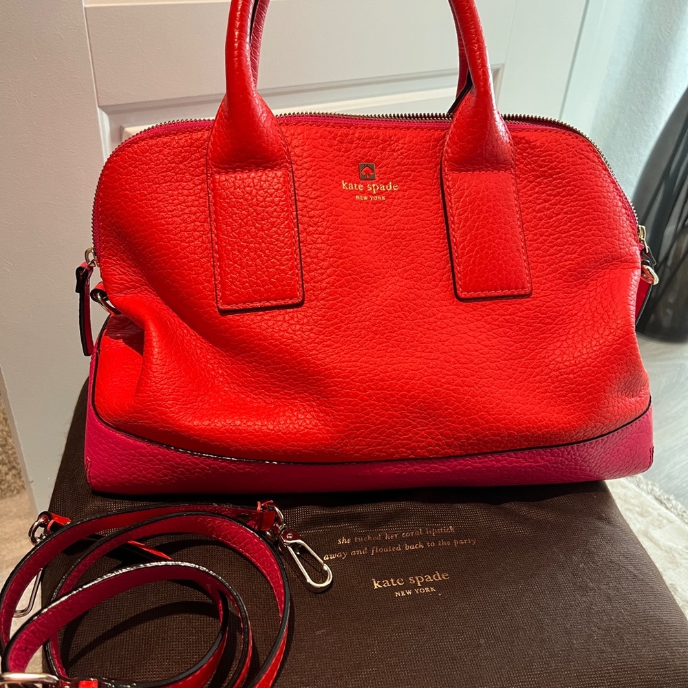 I'm selling this handbag I haven't used for years. It's time to let go.